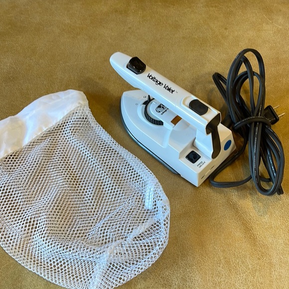 Voltage Valet Travel Iron - Picture 1 of 9